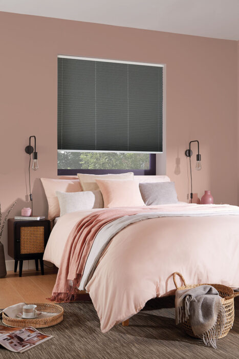 Louvolite pleated blind "Monroe Onyx"